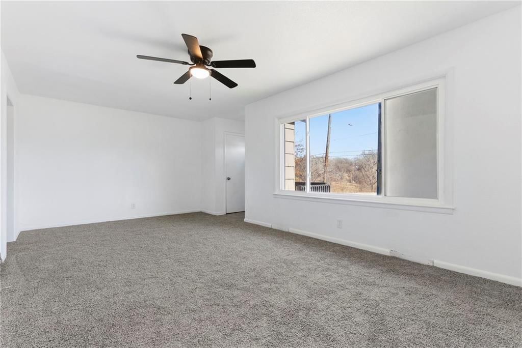 4614 NE Antioch Road — photo 3