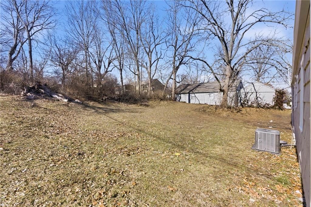 4614 NE Antioch Road — photo 16