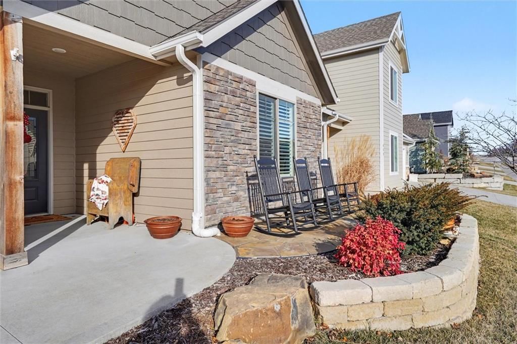 415 N Daylily Drive — photo 2