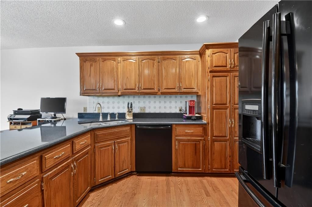 1504 Hillcrest Court — photo 5