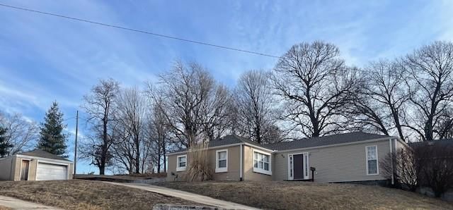 929 E Hyde Park Avenue, St Joseph, MO