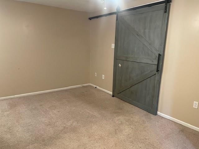 929 E Hyde Park Avenue — photo 23