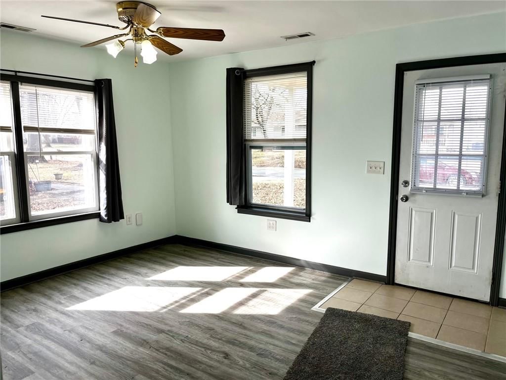 1021 N Poplar Street — photo 5
