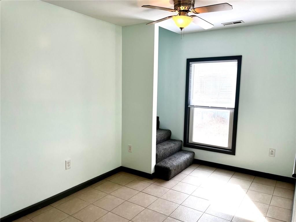 1021 N Poplar Street — photo 6
