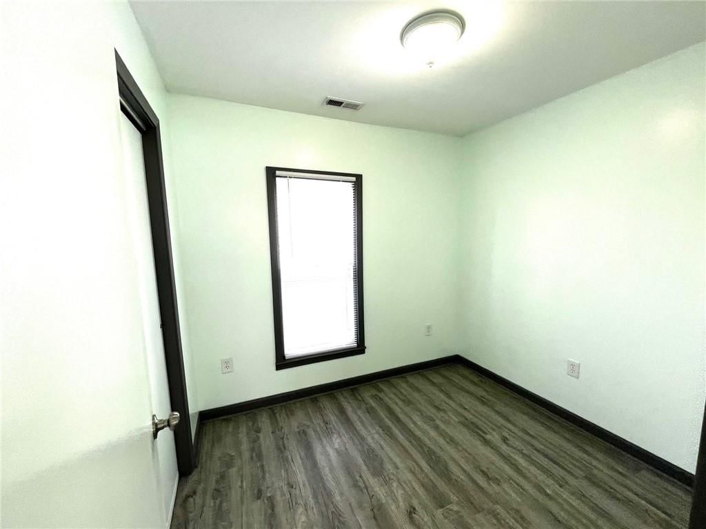 1021 N Poplar Street — photo 8