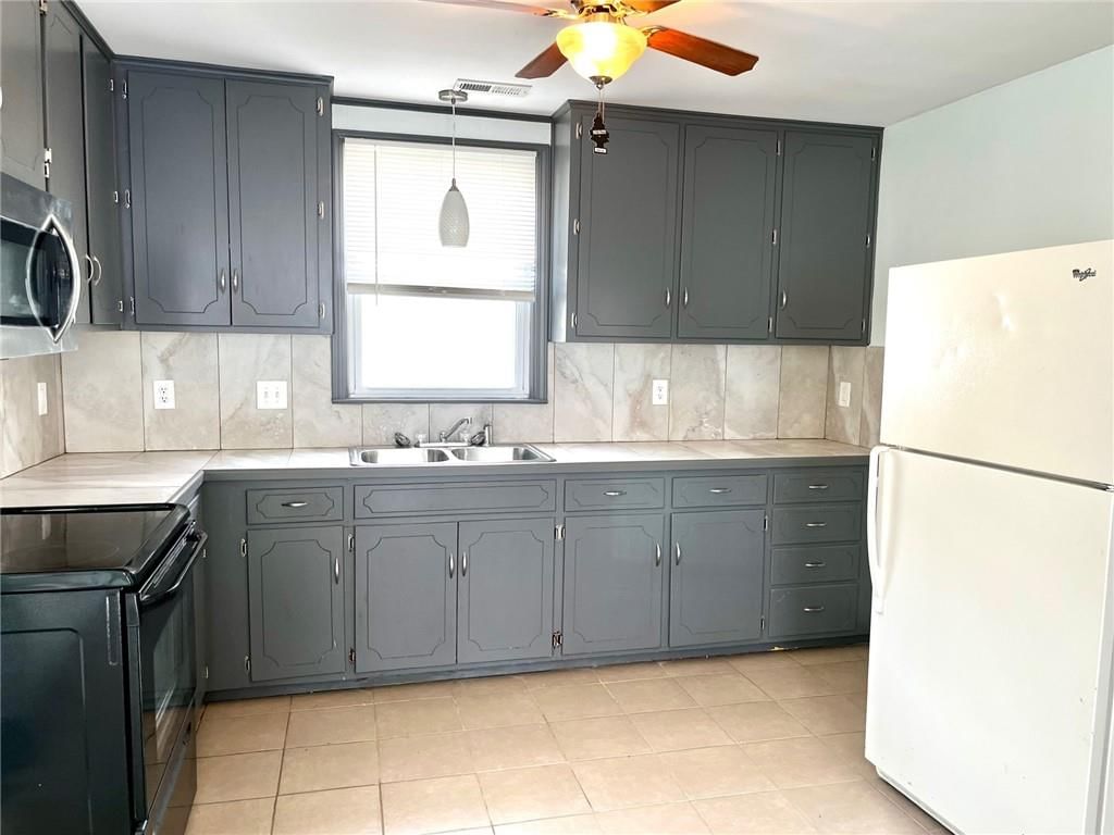 1021 N Poplar Street — photo 9