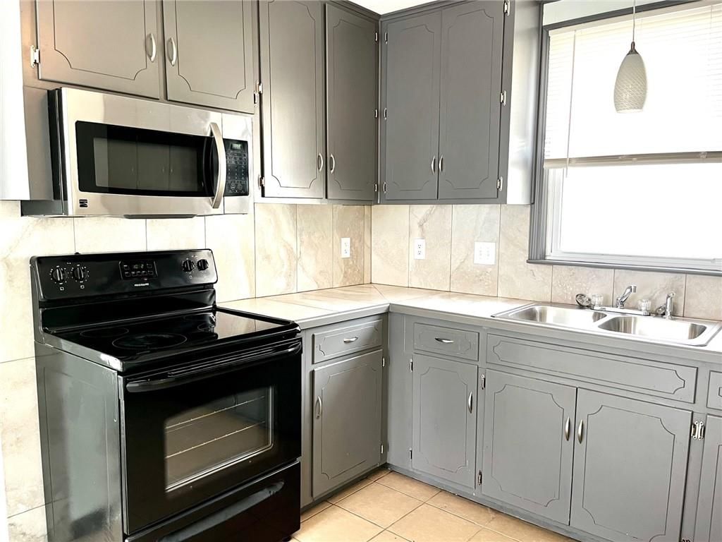 1021 N Poplar Street — photo 10