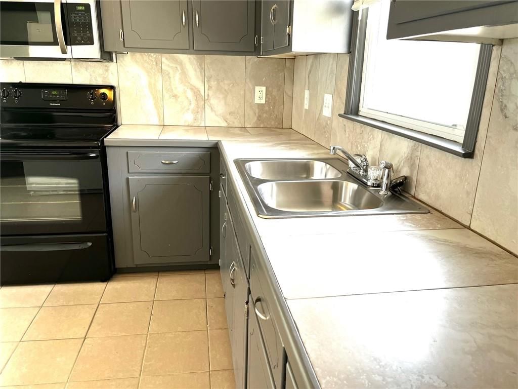 1021 N Poplar Street — photo 11