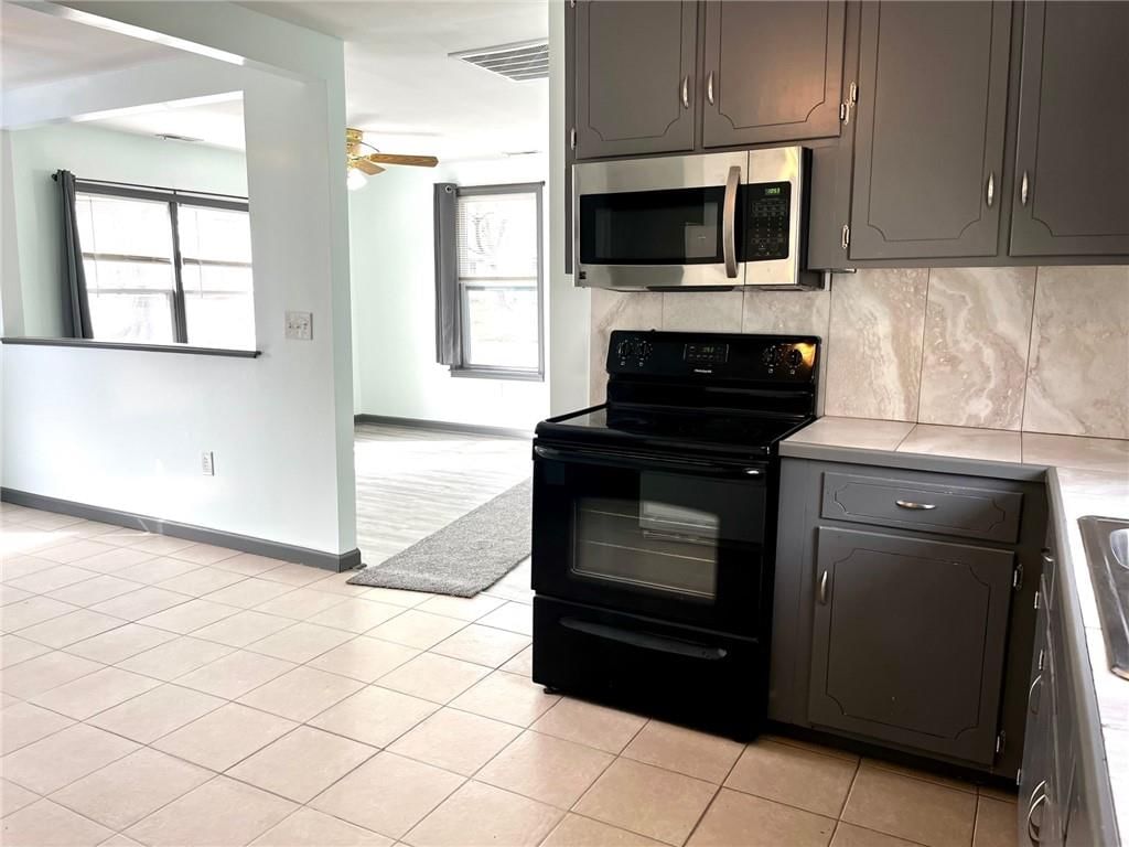 1021 N Poplar Street — photo 14