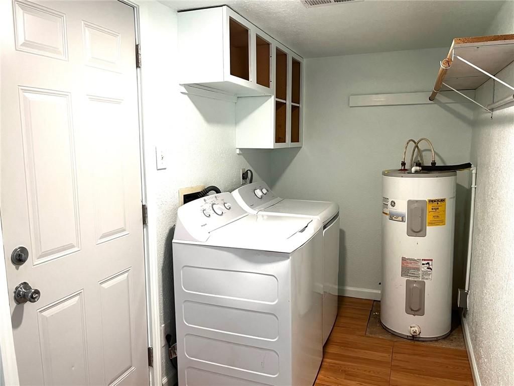 1021 N Poplar Street — photo 16