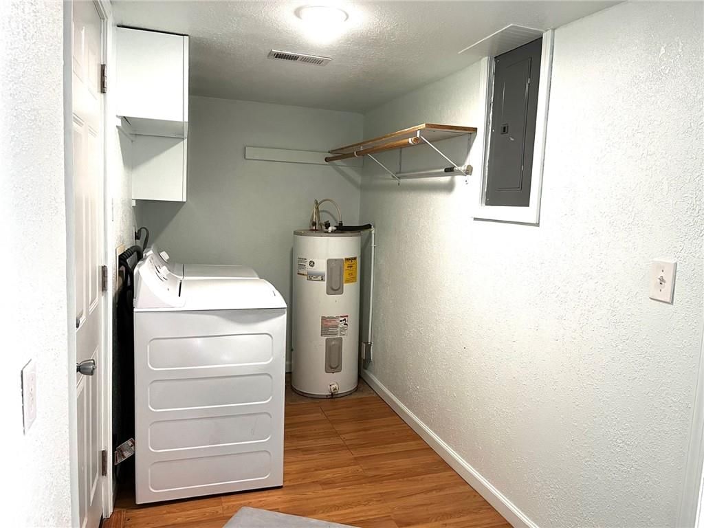 1021 N Poplar Street — photo 17