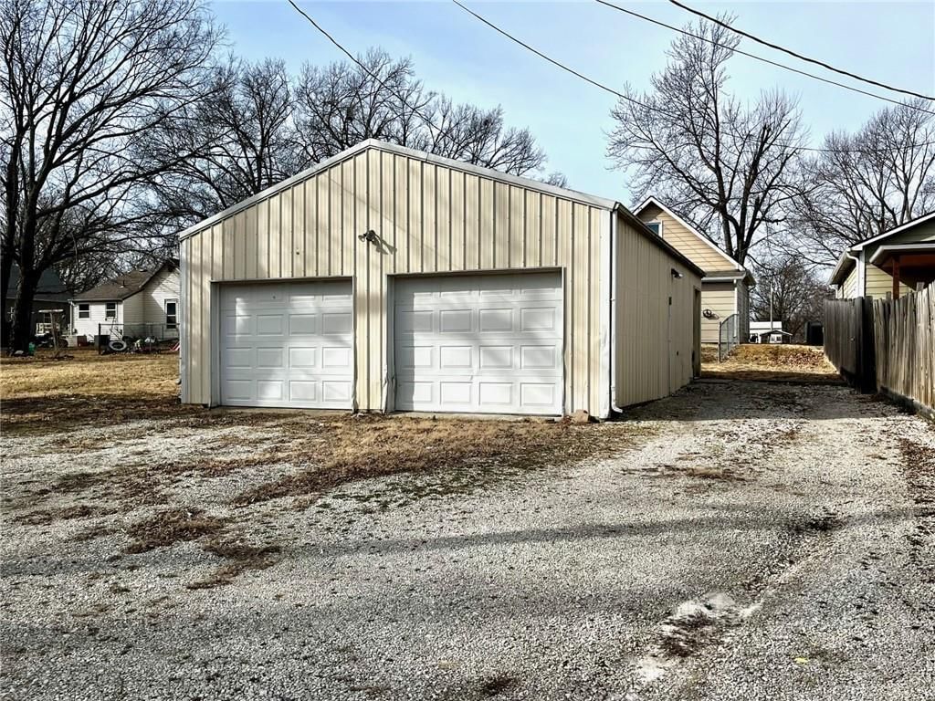 1021 N Poplar Street — photo 26