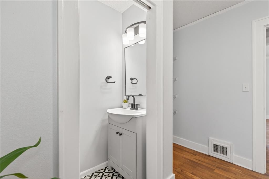 7005 Raytown Road — photo 12