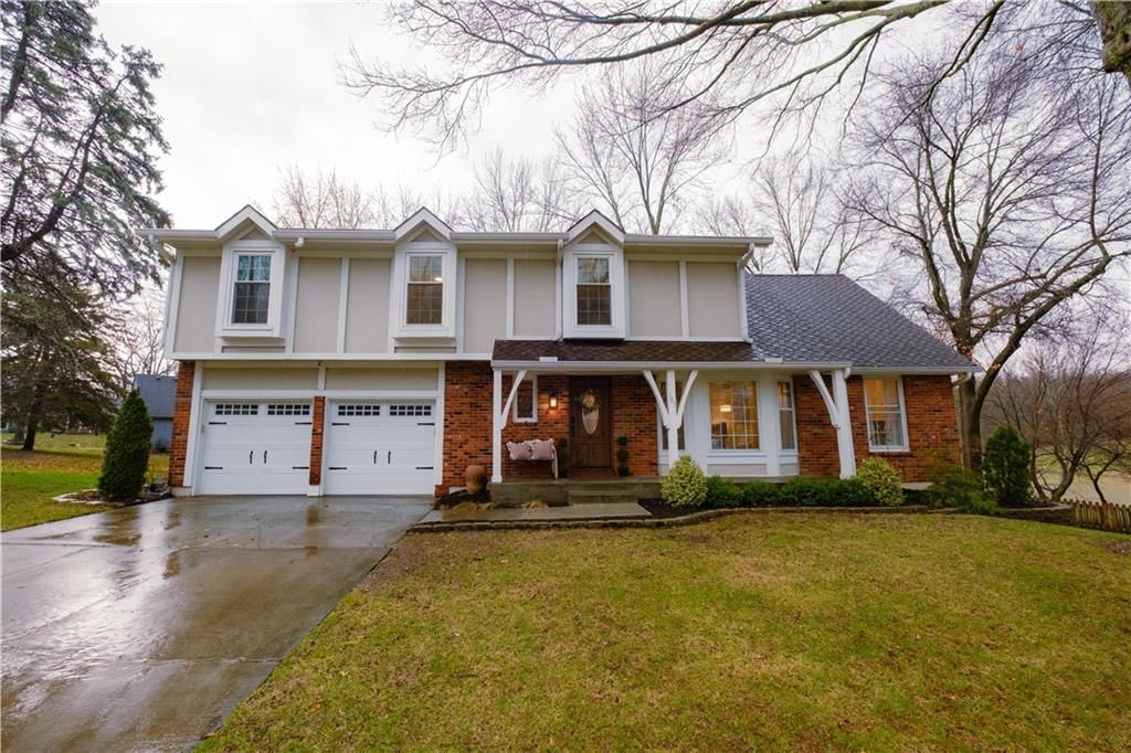 183 NE Chinquapin Court — photo 2