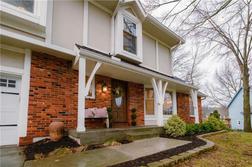 183 NE Chinquapin Court — photo 3