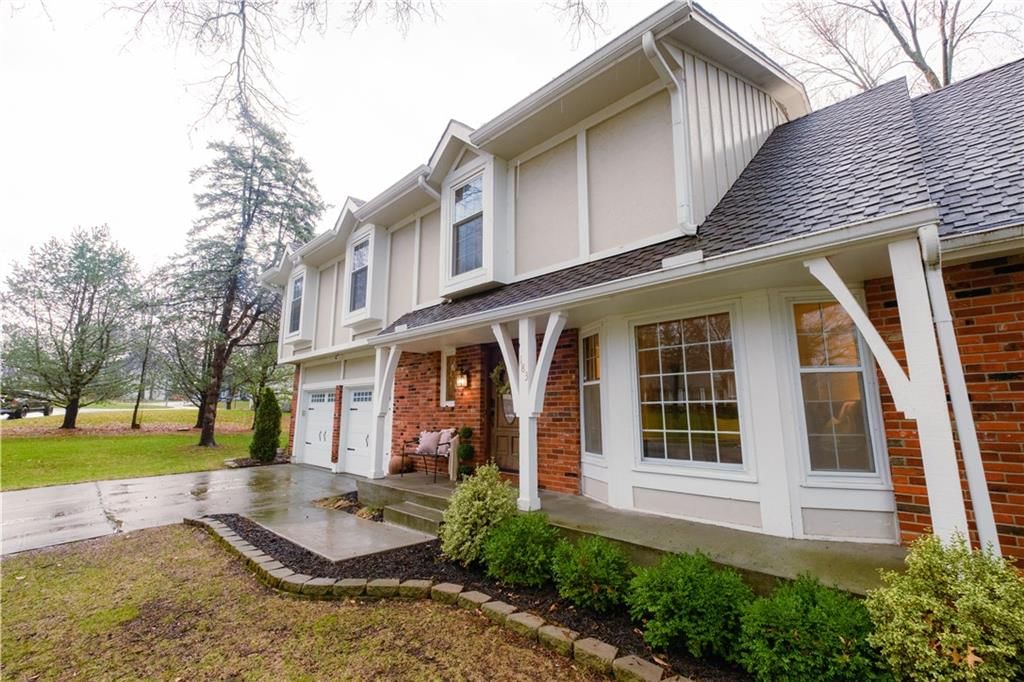 183 NE Chinquapin Court — photo 4