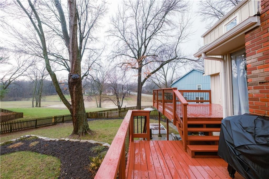183 NE Chinquapin Court — photo 8