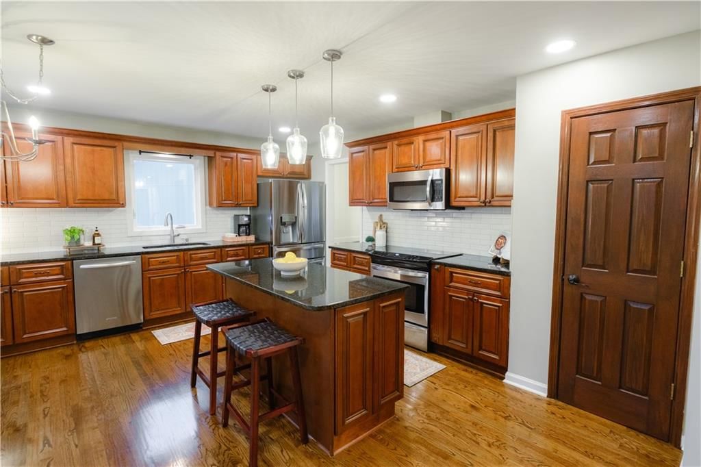 183 NE Chinquapin Court — photo 29