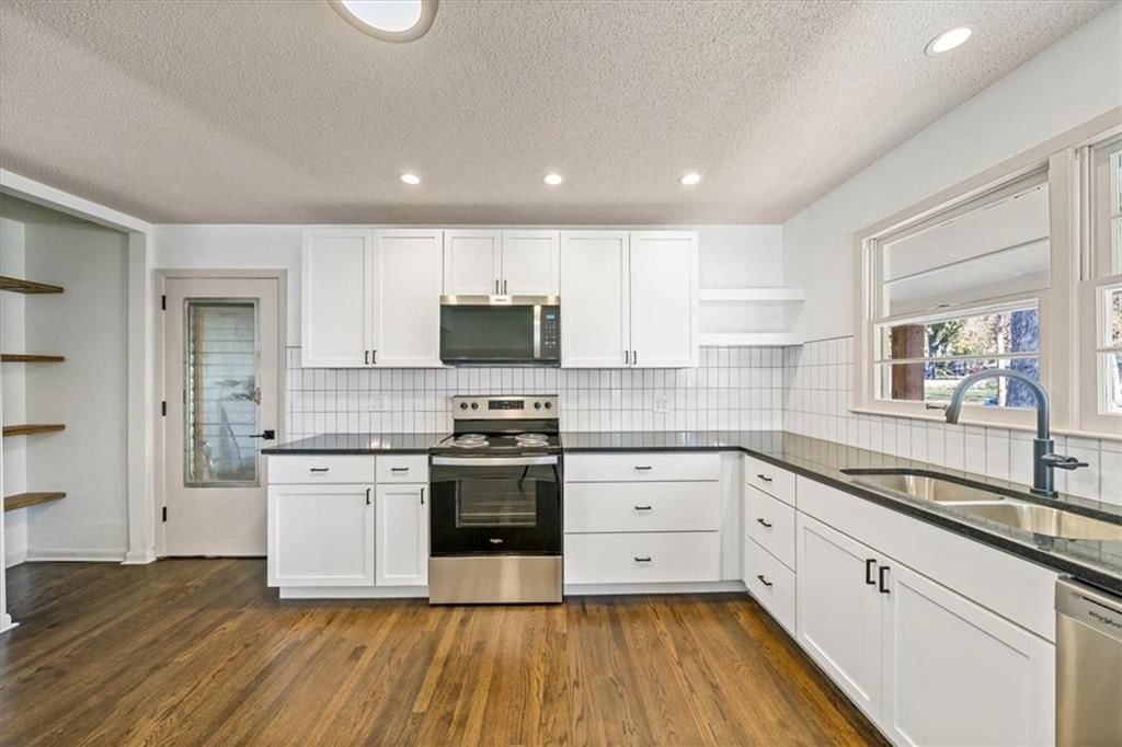 313 S Walker Street — photo 12