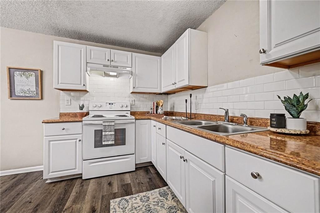 18407 E LEXINGTON Road — photo 7