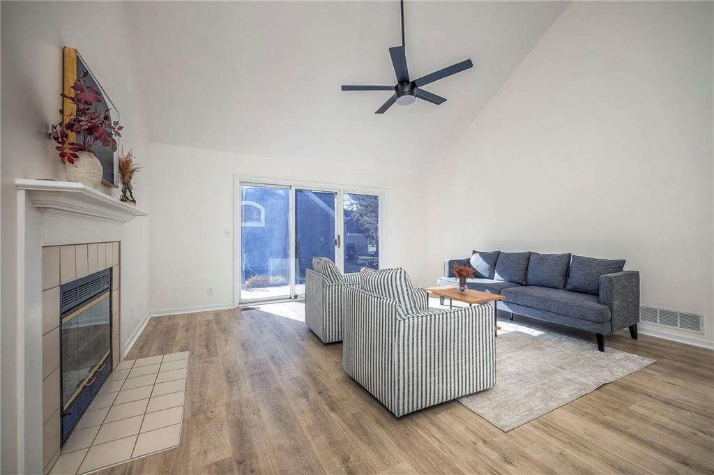 Photo 5 of 36 - 9415 W 122nd Street, Overland Park, KS 66213