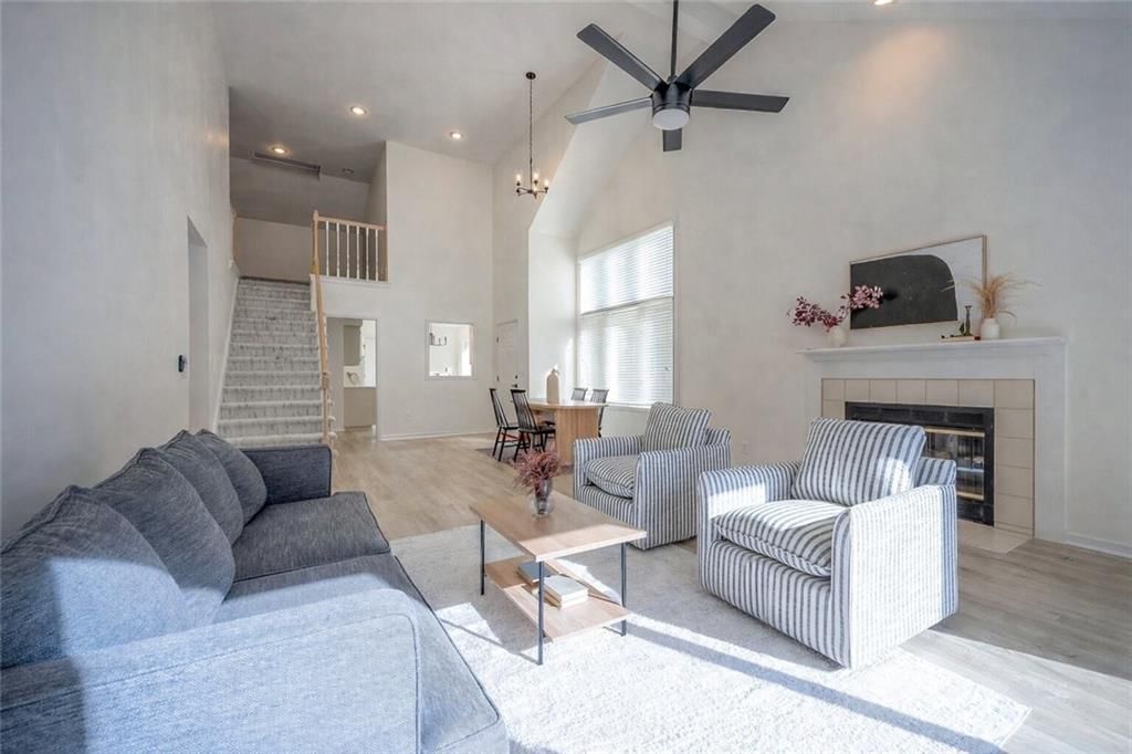 Photo 8 of 36 - 9415 W 122nd Street, Overland Park, KS 66213
