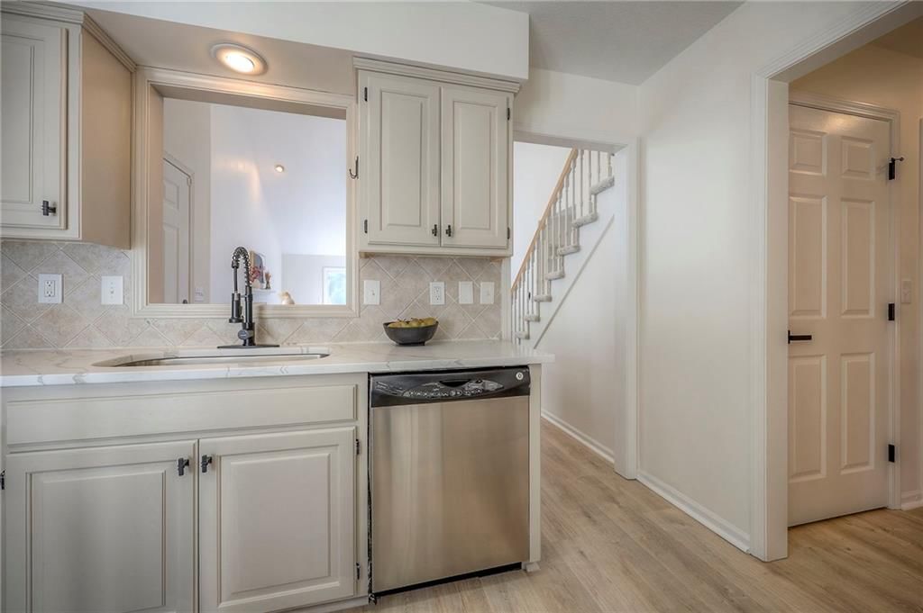Photo 19 of 36 - 9415 W 122nd Street, Overland Park, KS 66213