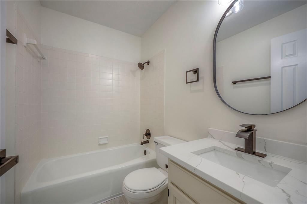 Photo 22 of 36 - 9415 W 122nd Street, Overland Park, KS 66213