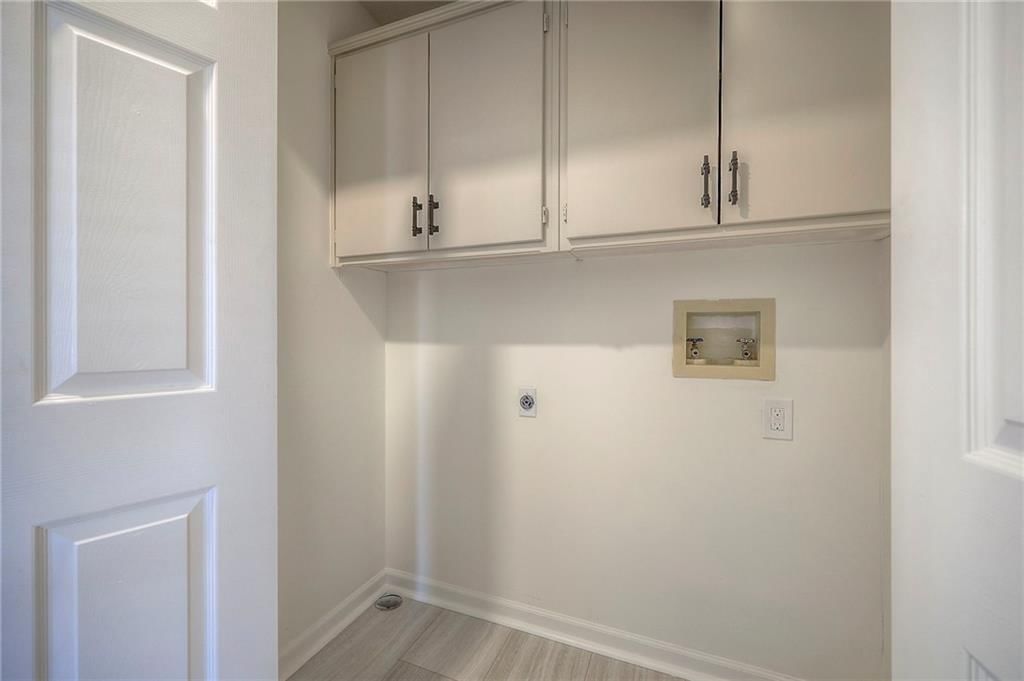 Photo 25 of 36 - 9415 W 122nd Street, Overland Park, KS 66213