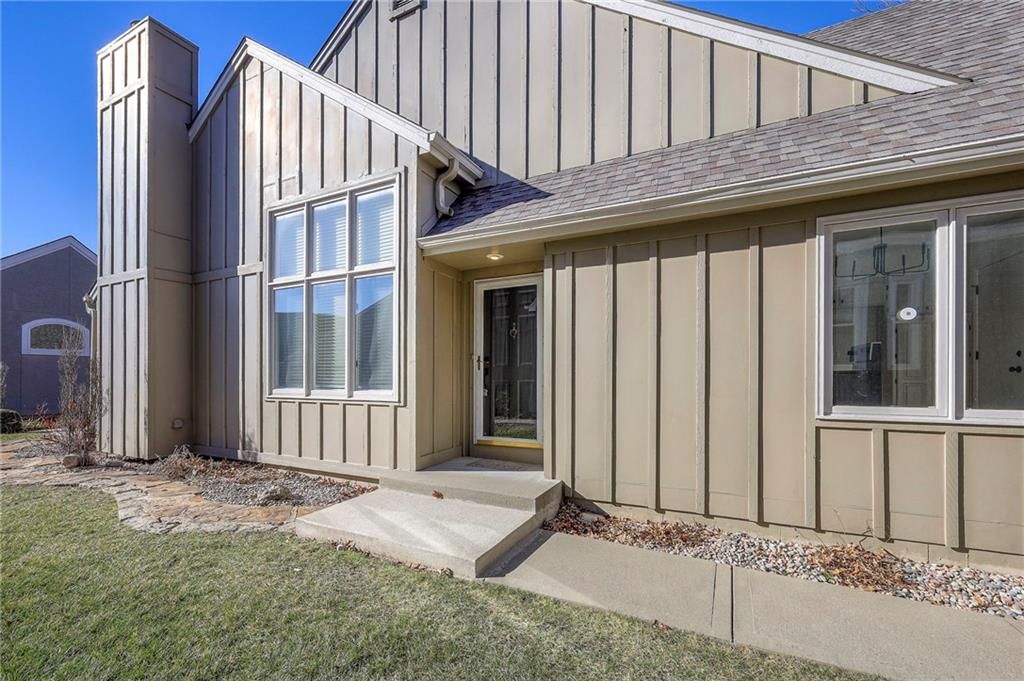 Photo 32 of 36 - 9415 W 122nd Street, Overland Park, KS 66213