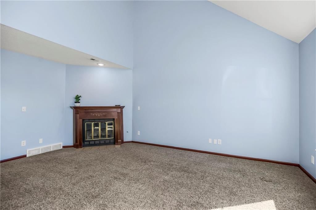402 E 14th Street — photo 5