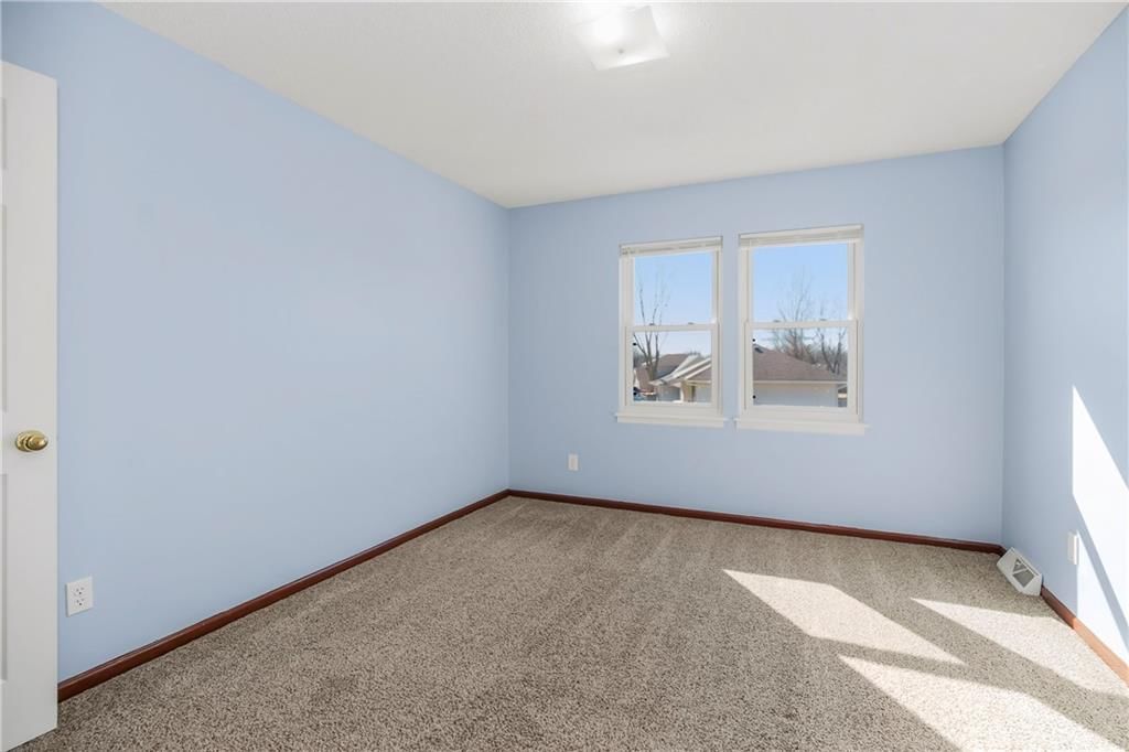 402 E 14th Street — photo 23