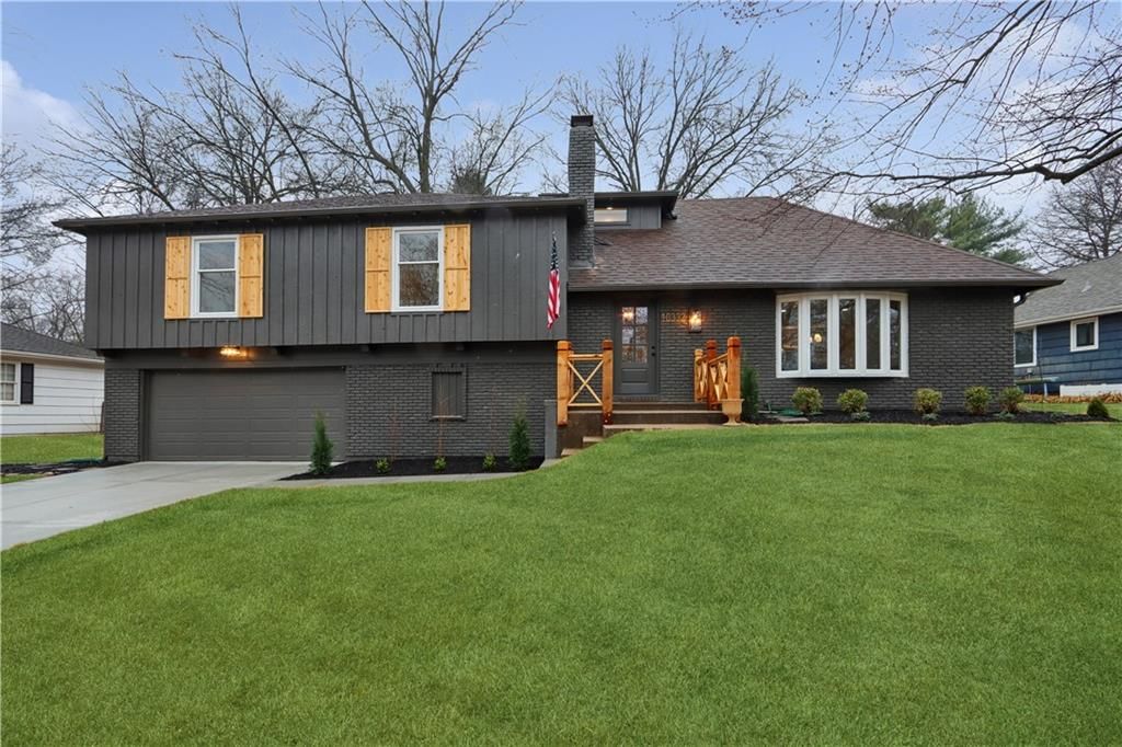 10332 Cherokee Lane, Leawood, KS