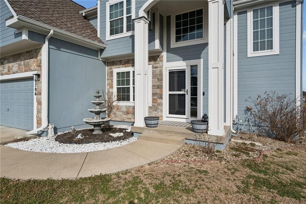 10706 Country Lane, Peculiar, MO