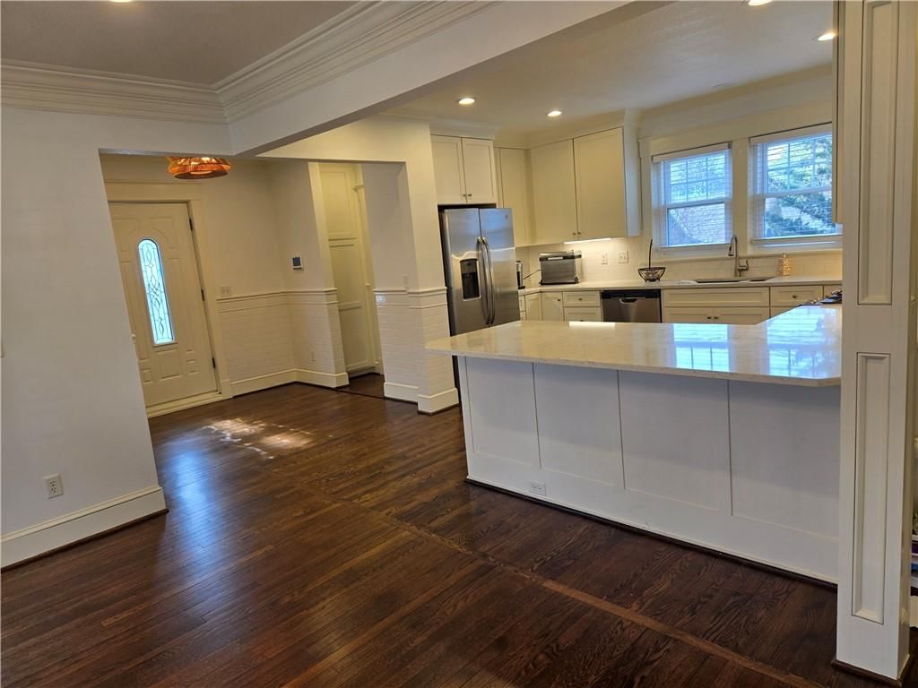 5530 Oak Street — photo 8