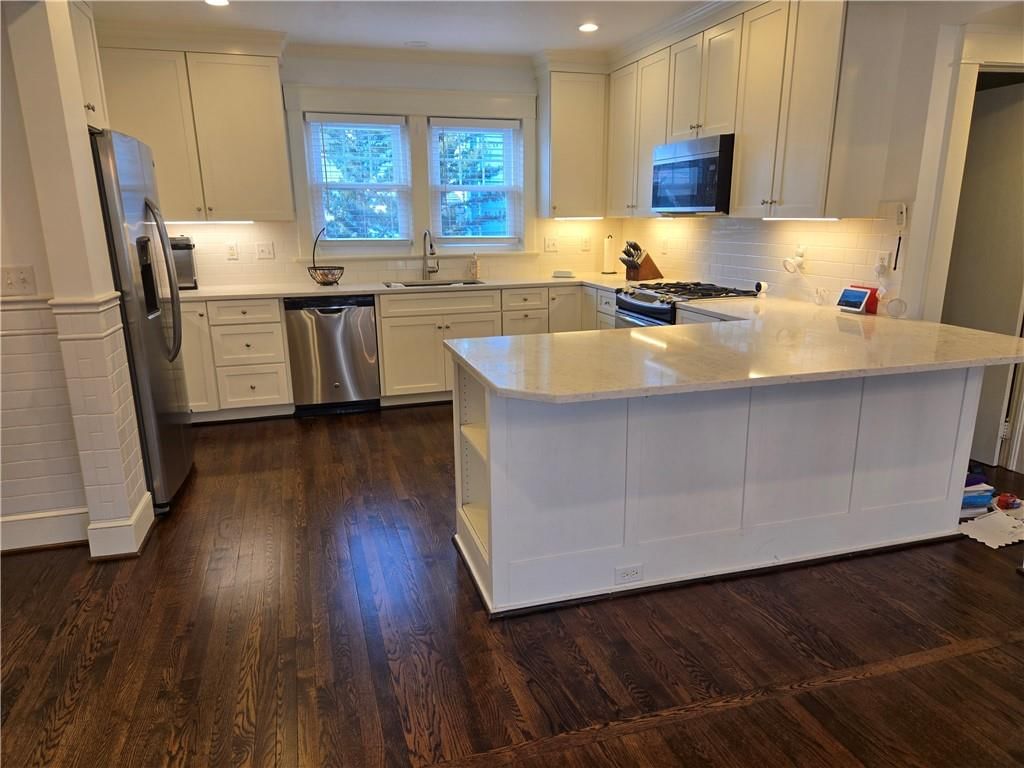 5530 Oak Street — photo 9