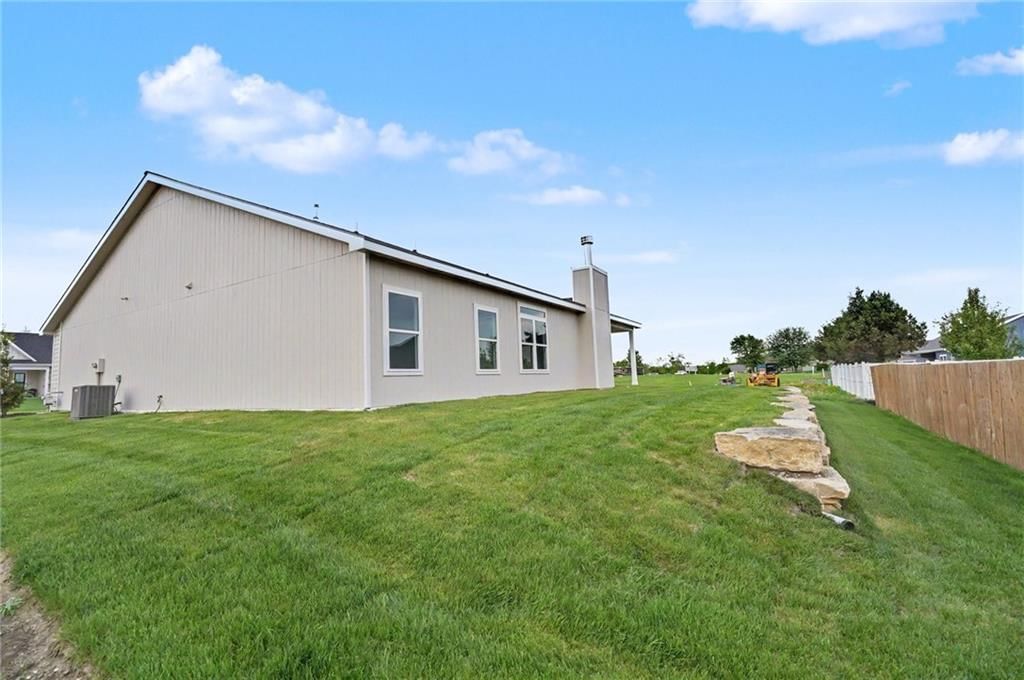 1013 Bluestem Circle — photo 33