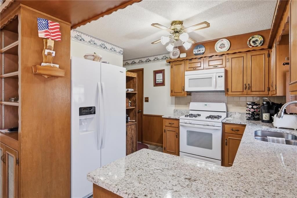 4821 Bond Street — photo 10