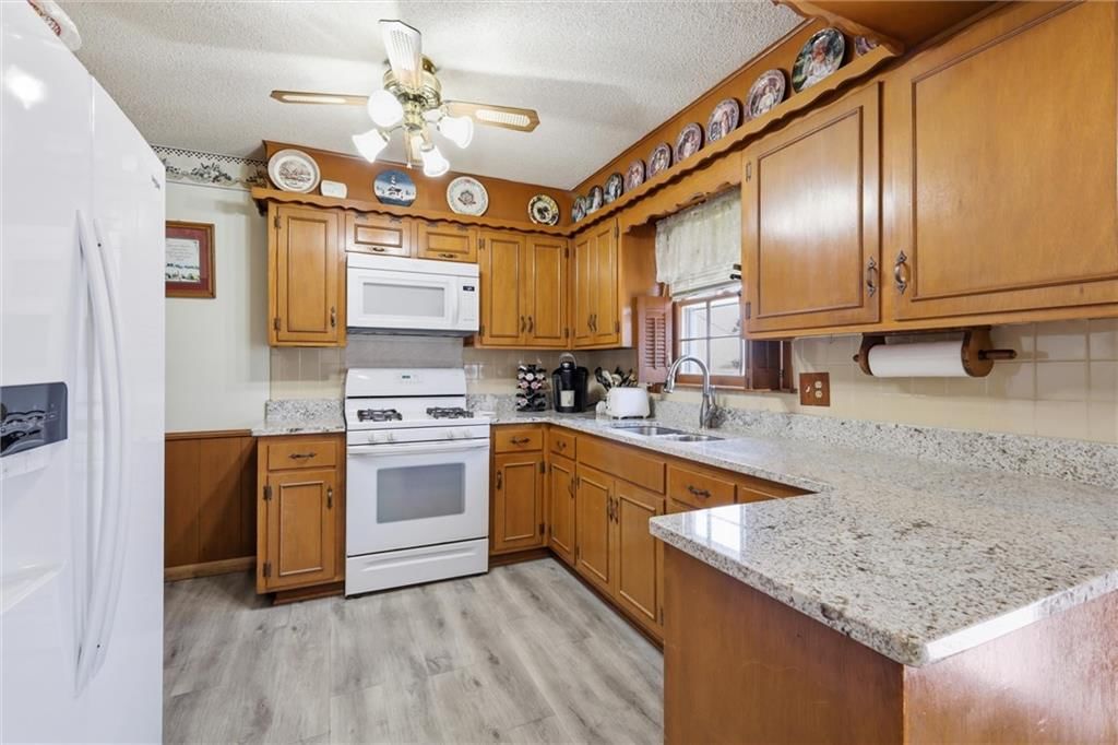4821 Bond Street — photo 11