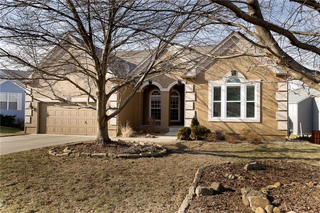 9208 N CAMPBELL Court — photo 2