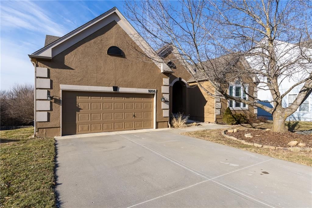 9208 N CAMPBELL Court — photo 3
