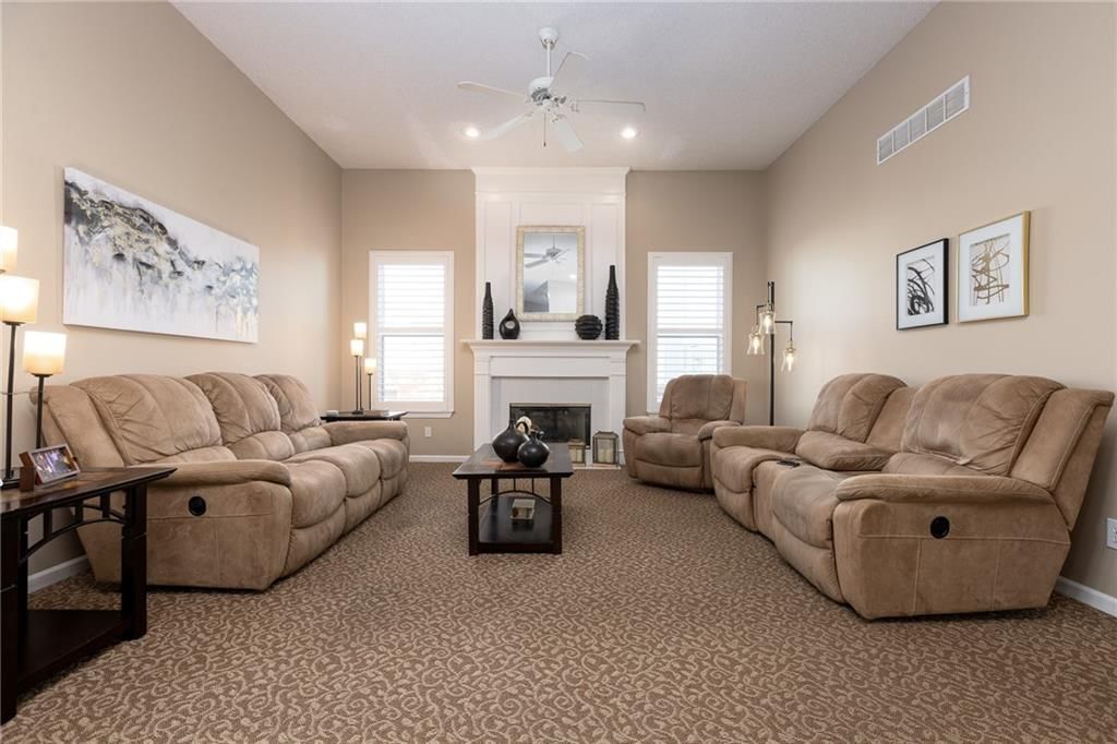 9208 N CAMPBELL Court — photo 6