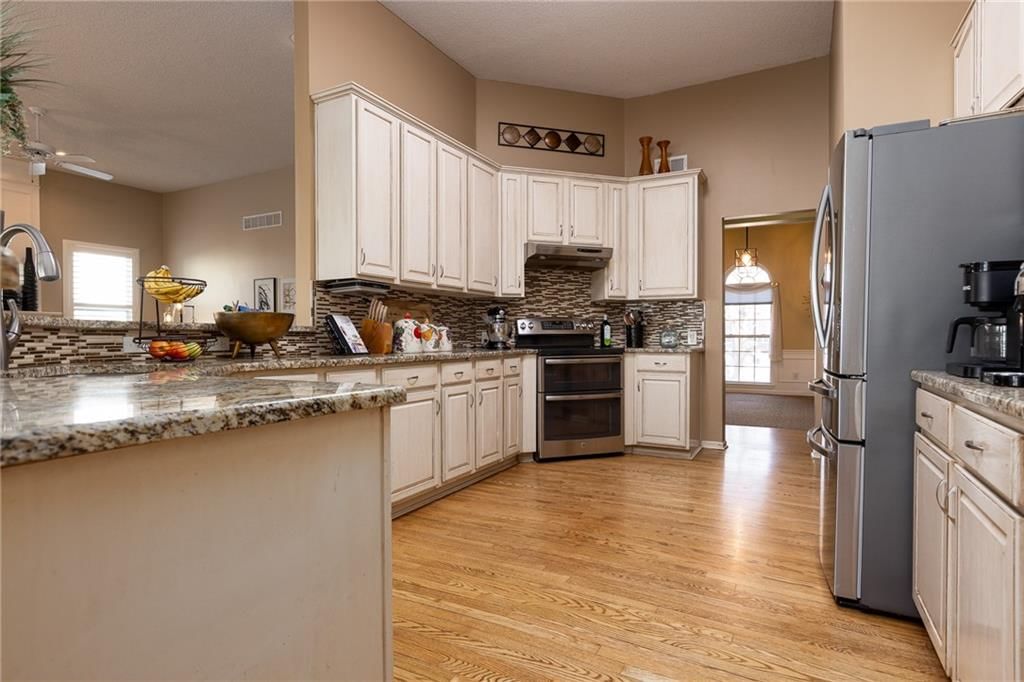 9208 N CAMPBELL Court — photo 12