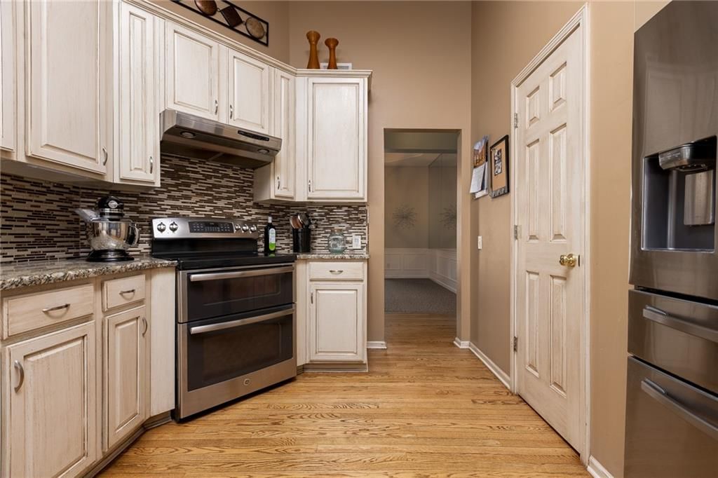 9208 N CAMPBELL Court — photo 14