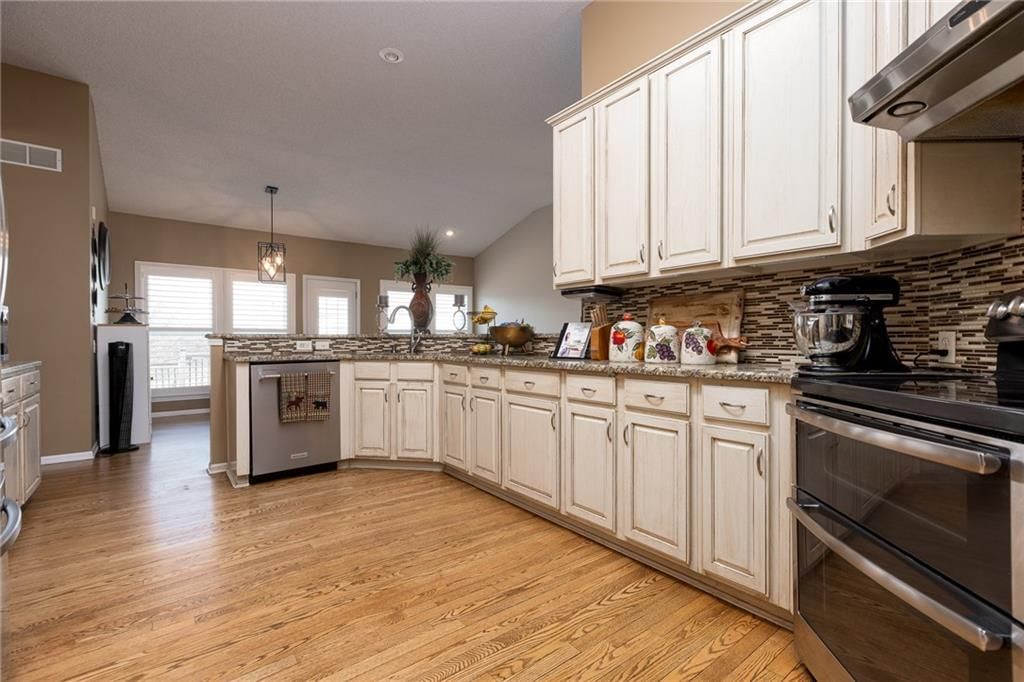 9208 N CAMPBELL Court — photo 15