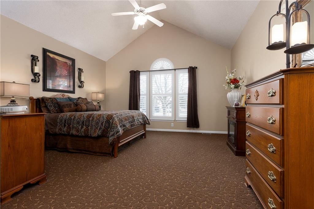 9208 N CAMPBELL Court — photo 21