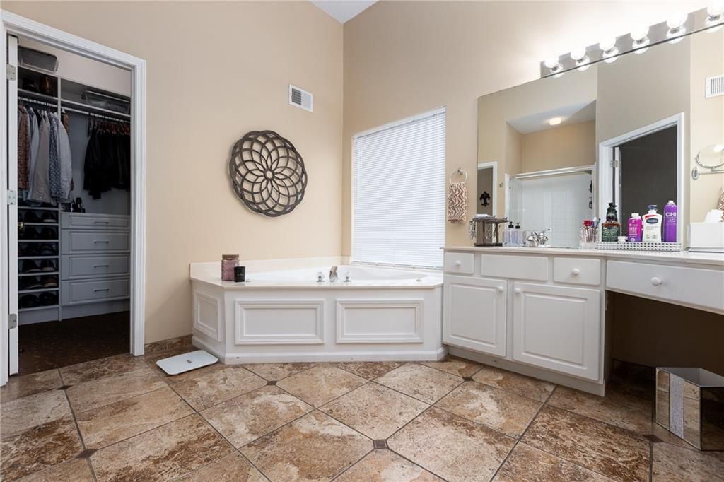 9208 N CAMPBELL Court — photo 23