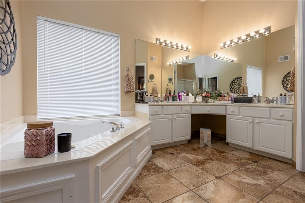 9208 N CAMPBELL Court — photo 27