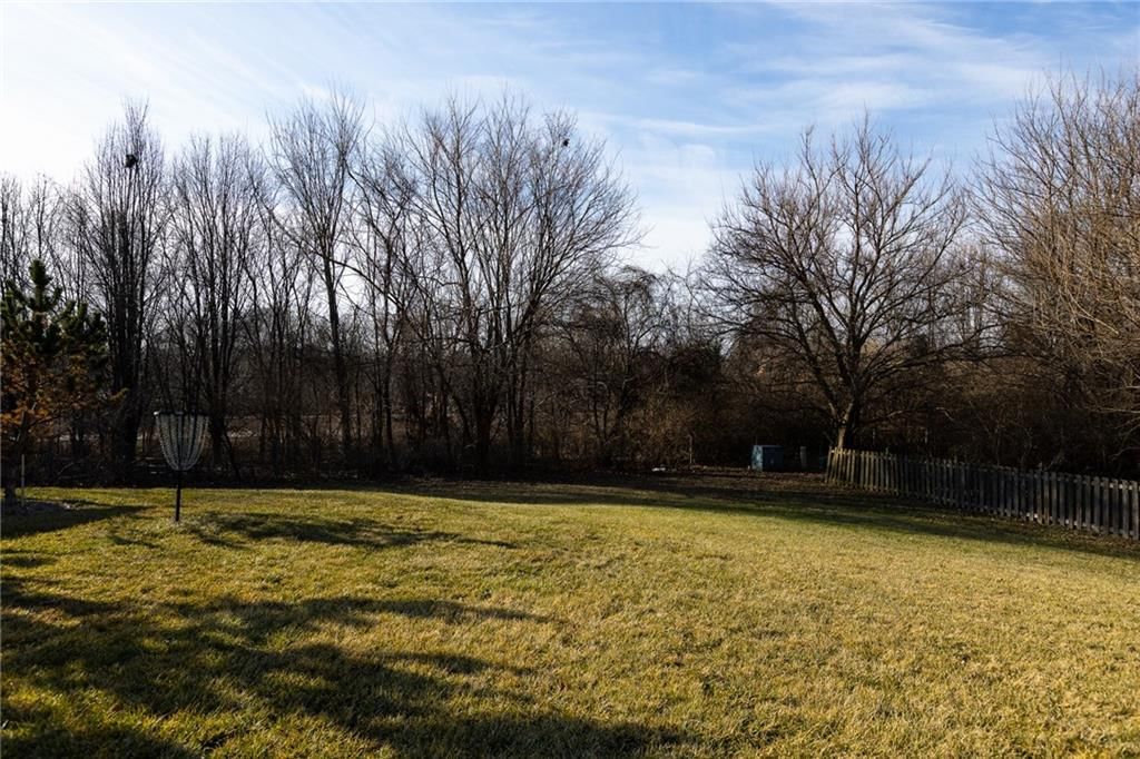 9208 N CAMPBELL Court — photo 38