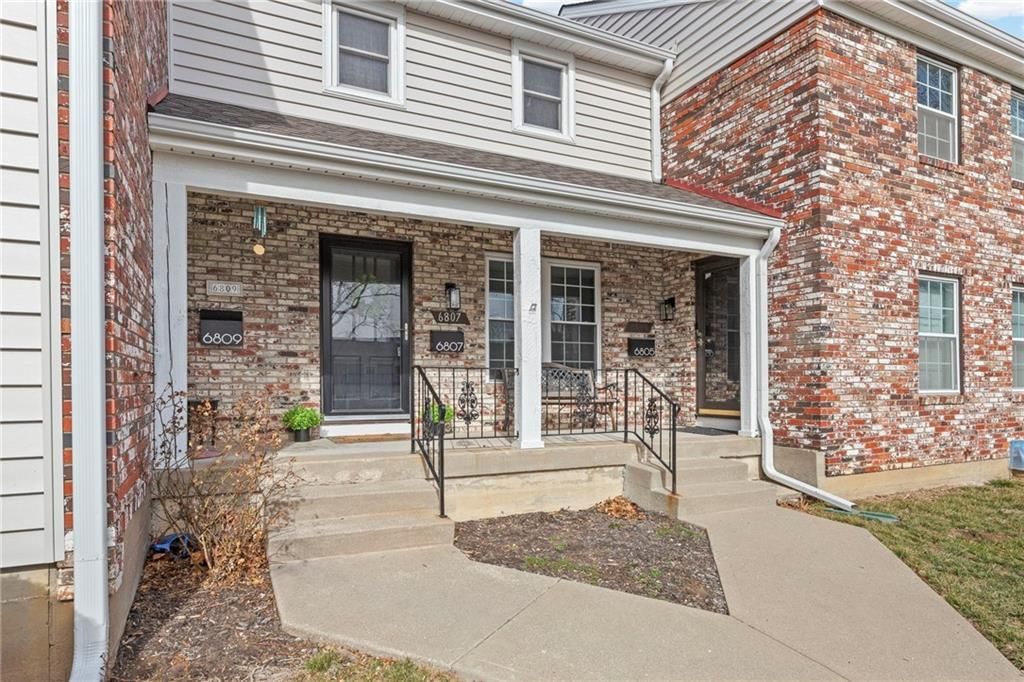 6807 N Askew Circle, Gladstone, MO